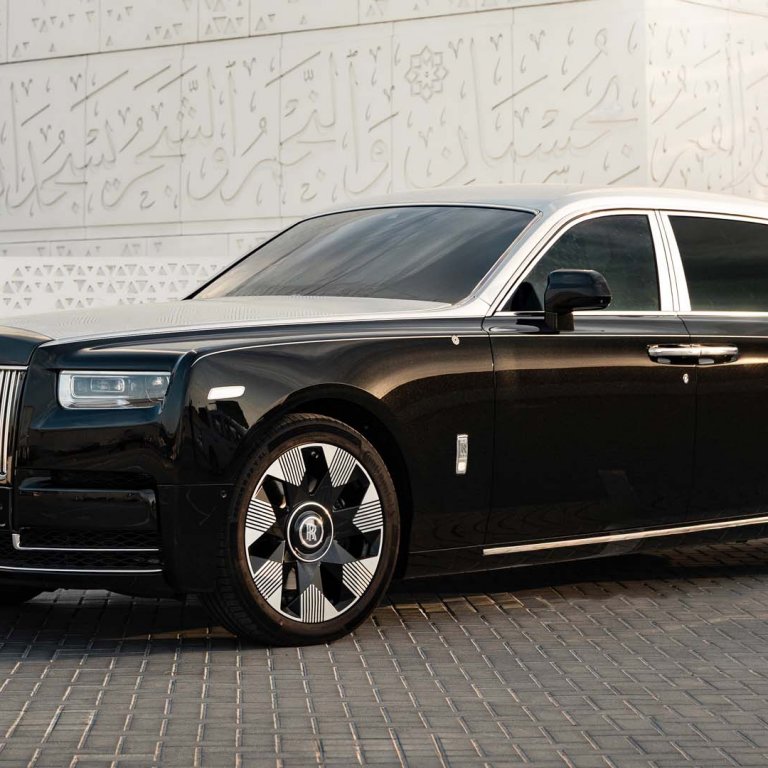 Rolls-Royce Phantom Arabesque дебютира с първия лазерно гравиран преден капак