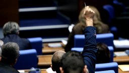 Вдигнаха възрастта за всички деяния по глава "Разврат", сексът с ненавършил 16 г. вече е престъпление