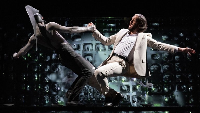 "Едип и пророците" - мащабният визуален спектакъл на Диана Добрева гостува за първи път в Габрово