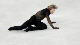 Сензация на леда: Тоталният фаворит Малинин се провали звучно, а златото отива в Казахстан