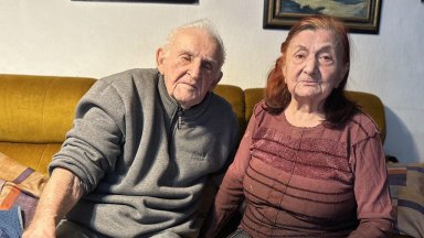 Кметът на Русе отличи най-възрастната семейна двойка в общината