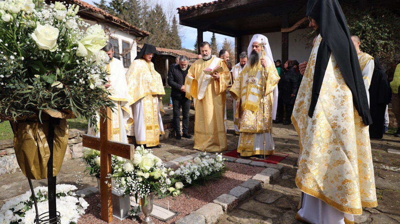 Патриарх Даниил възглави литургия по повод 8 години от кончината на дядо Добри