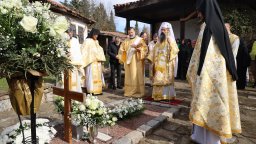 Патриарх Даниил възглави литургия по повод 8 години от кончината на дядо Добри