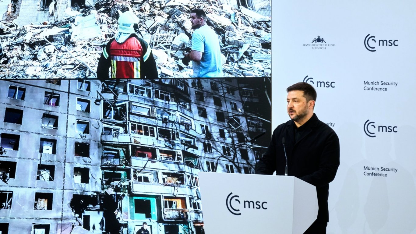 В момент на засилена дипломатическа активност украинският президент Володимир Зеленски