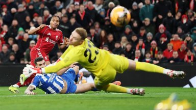 Ливърпул без проблем на 1/8-финал за ФА Къп, Салах напомни за себе си