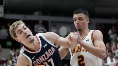 Гавалюгов с добър мач, но двукратен шампион спря победната серия на отбора му