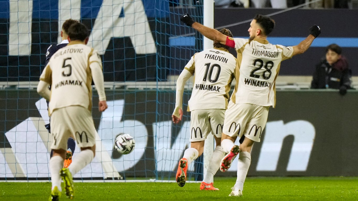 Ланс официално окупира първото място във френската Лига 1 след