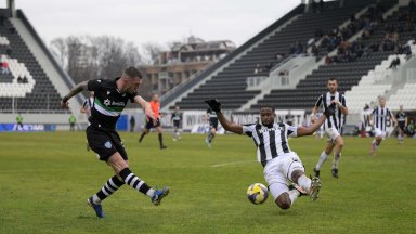 10 храбри локомотивци откраднаха точка от Черно море в края