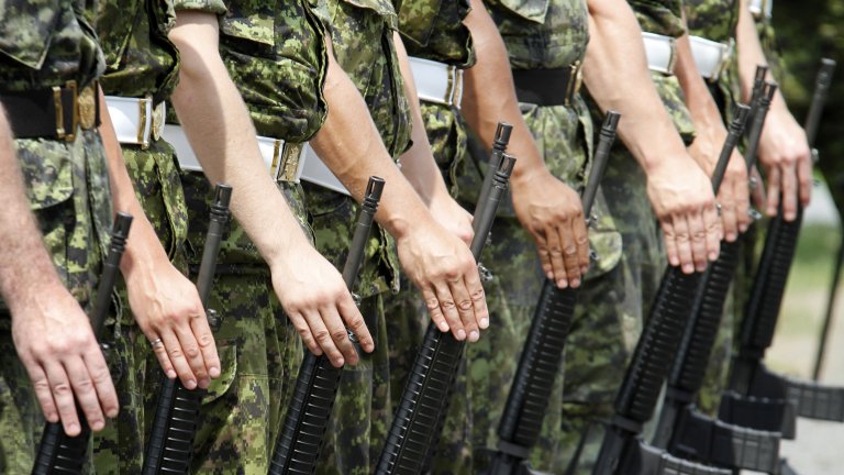 Канада намалява покупките на оръжие от САЩ, но увеличава военния си бюджет