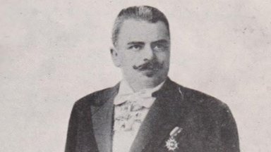 Той описа мераклиите за "без мъка печалба" и подписа първите ни лотарийни билети 