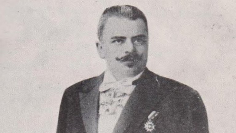 Той описа мераклиите за "без мъка печалба" и подписа първите ни лотарийни билети 