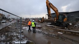 Ключовият бул. "Тодор Каблешков" - готов до 70 дни, рушат блокиращата го сграда (снимки)