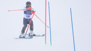 Алберт Попов отпадна още в първия манш, силният снеговалеж провали куп фаворити