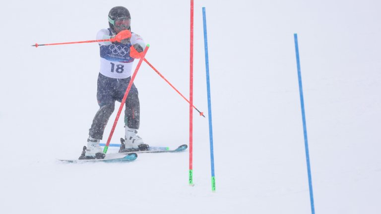 Алберт Попов отпадна още в първия манш, силният снеговалеж провали куп фаворити