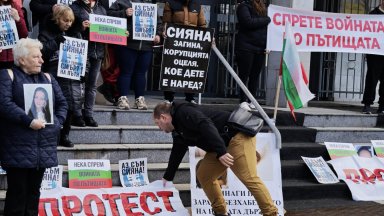 "Фалшиви експертизи": Делото за Сияна предизвика протест в Плевен (снимки)