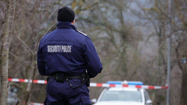 Дрогиран преследва съпругата си с кола и я прегази в старозагорско село