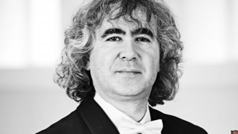 Блестящият цигулар Веселин Демирев пристига в България за концерти със Симфониетата във Враца и Варна