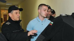 "Децата питат къде е мама": На фона на протест започна делото за трагедията с АТВ в "Слънчев бряг"