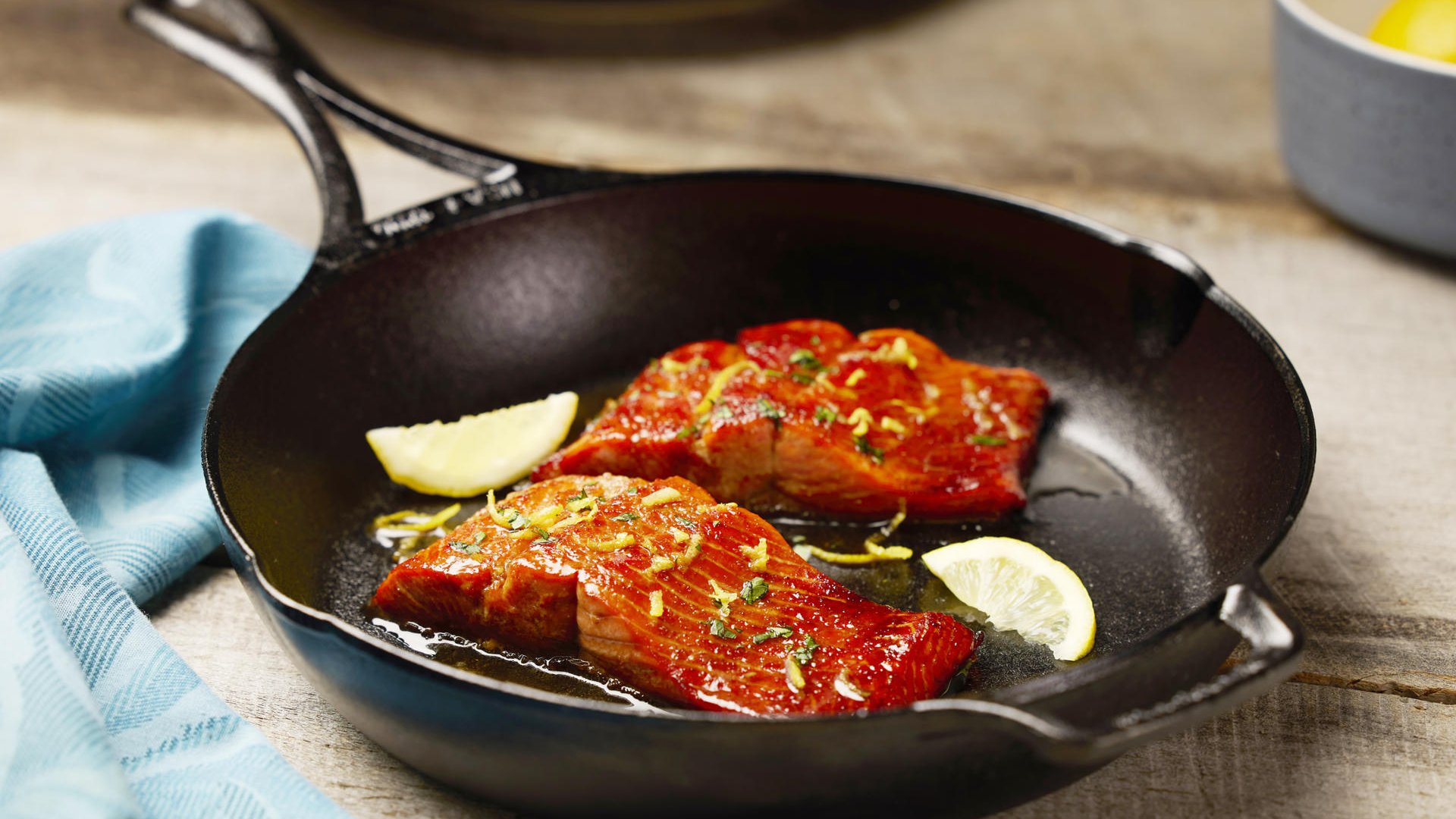 Сьомга с меден сос