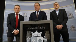 Общински съветници искат комисия да провери сделката за доставка на автобуси в София