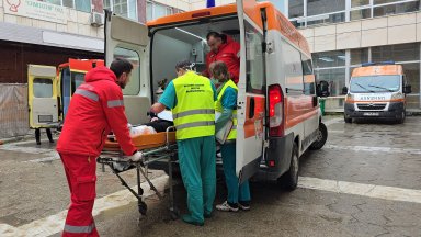 Четирима, сред които 2-годишно дете и бебе, пострадаха при катастрофа в Благоевградско