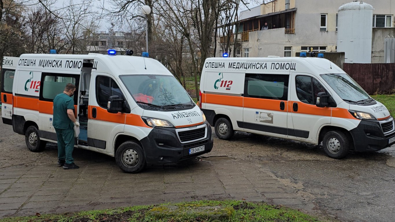 Шофьори на линейки патрулни автомобили и пожарни коли в България