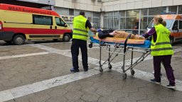 7 души, сред тях и деца, са ранени при челния удар на пътя Добрич-Варна