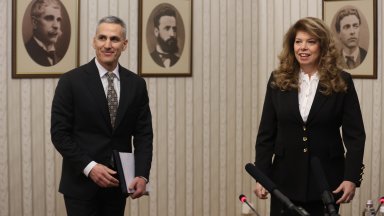 Президентът Йотова подписа указите за назначаване на кабинета "Гюров" и избори на 19 април