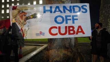 Островът на свободата очаква участта си - животът спира, независимостта е илюзия