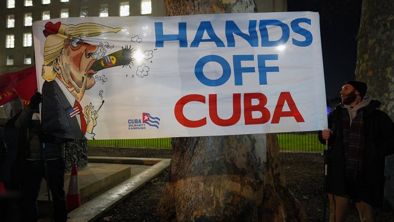 Островът на свободата очаква участта си - животът спира, независимостта е илюзия