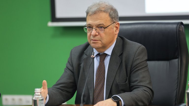 Юлиян Попов: Един от близките на Ивайло Калушев идва в МОСВ и при мен