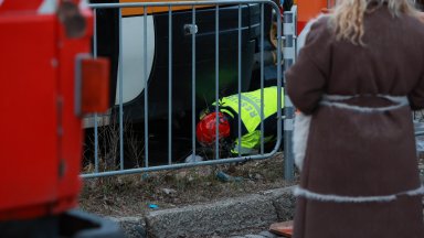 Трамвай блъсна пешеходка пред "Пирогов" (снимки)