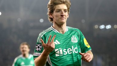 Нюкасъл сложи брутален край на приказката на Карабах с пет гола за полувреме