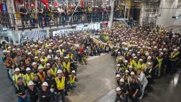 Tesla започна производството на Cybercab