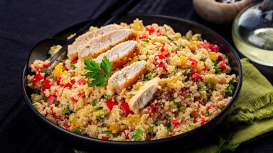 Бързо и лесно: Кускус с пикантно пиле