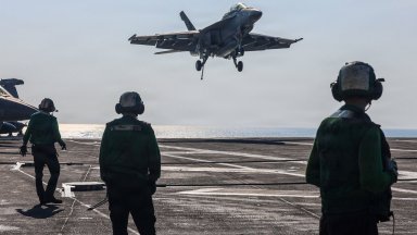 САЩ готови за удар по Иран този уикенд, Тръмп не е решил, Лавров предупреди за последиците