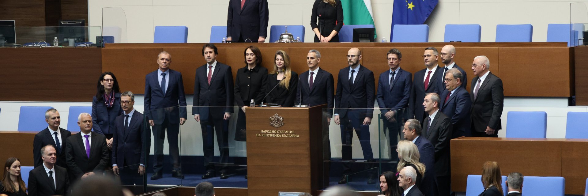 Служебният кабинет "Гюров" положи клетва, ДПС-НН бойкотира (снимки/видео)