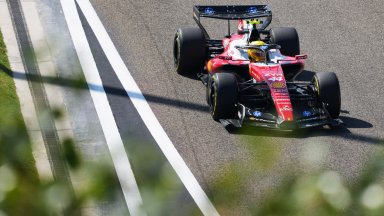 "Ферари" изненада в Бахрейн с нов дизайн на задното крило