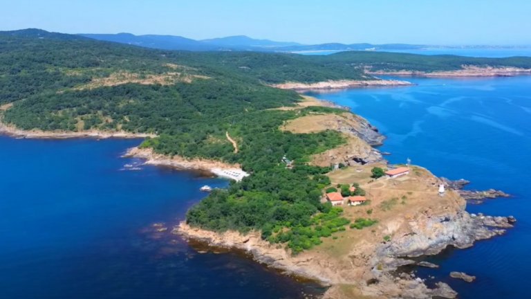 Откриха нафтено петно, подозират, че изгубеният кораб е потънал