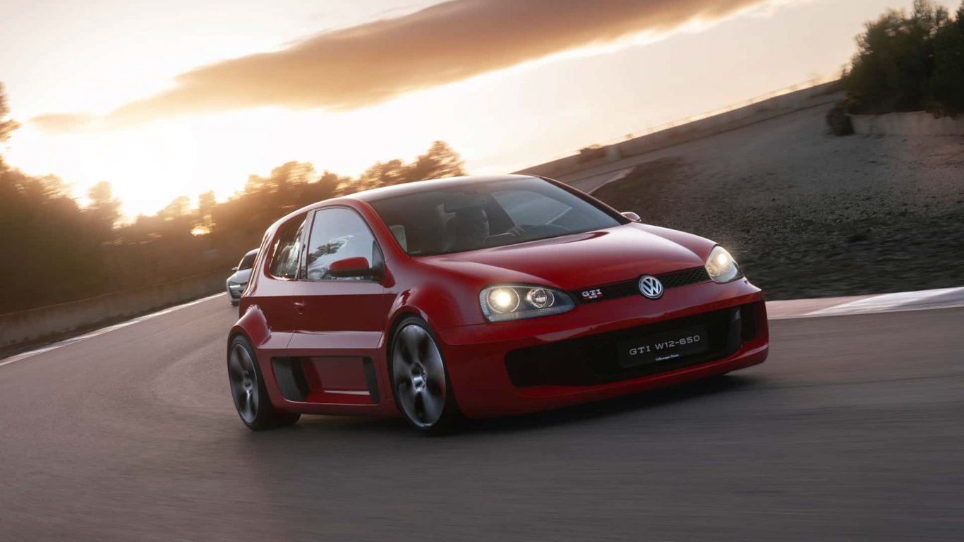 Volkswagen възражда легендарния W12 Golf с впечатляващ звук и мощ