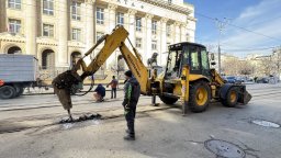 Ремонтират трамвайните линии пред Съдебната палата след 4 инцидента с дерайлирали мотриси