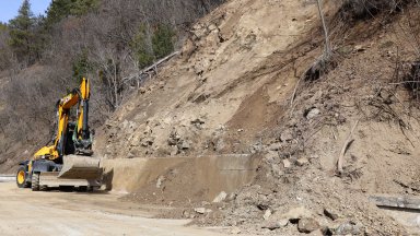 Заради свлачище се въвежда временна организация по пътя за село Бродилово