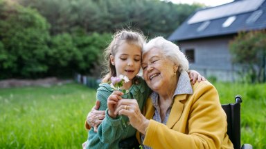 Защо много баби и дядовци искат да разглезват внуците си?
