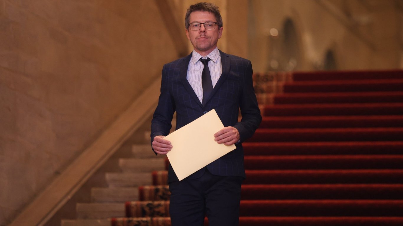 Кабинетът закри поста вицепремиер по честни избори след оставката на Стоил Цицелков