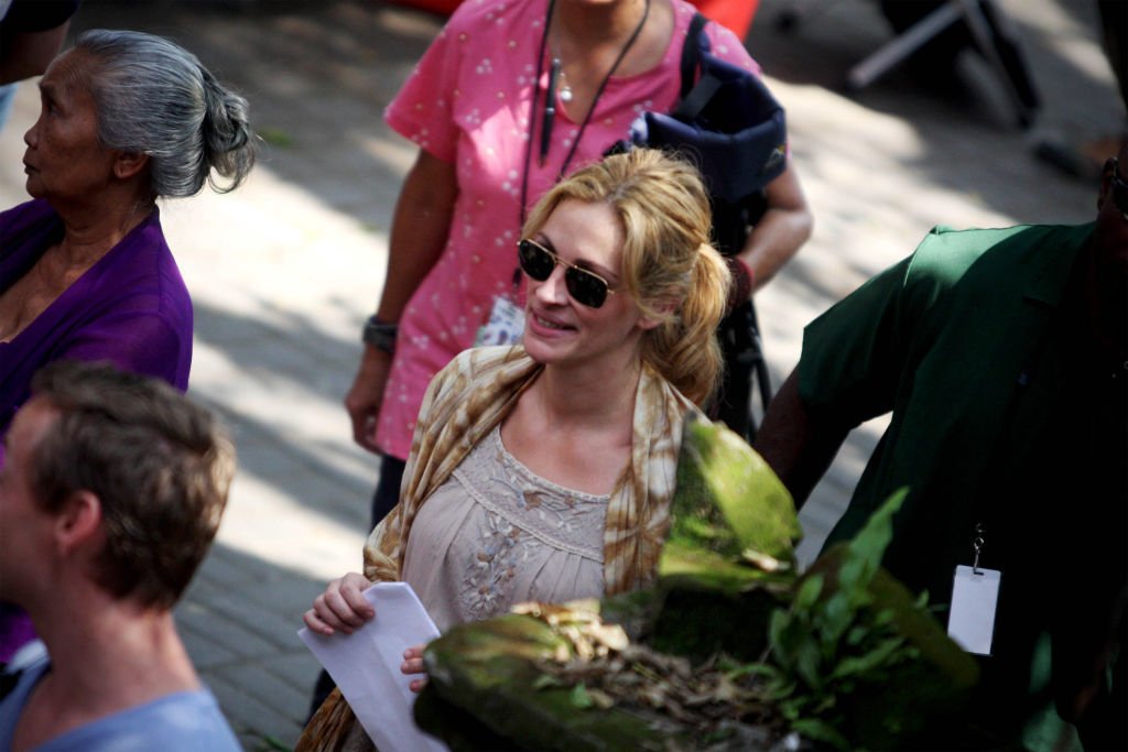 Джулия Робъртс по време на снимките в Индонезия 