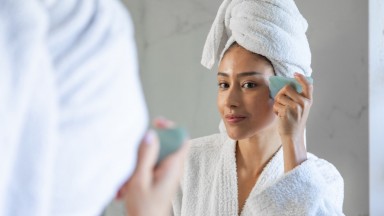 За перфектна скулптура на лицето: как правилно да използваме гуаша?