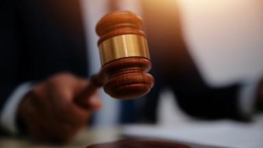 ВАС постанови: Заводът на "Кроношпан" във Велико Търново остава затворен