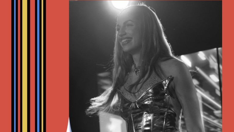 DARSY продължава да пише своята поп приказка със "Sabotage"