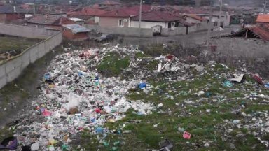 Почистиха нерегламентирани сметища в Баня