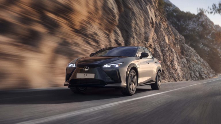 Lexus прави революция в управлението в новия RZ